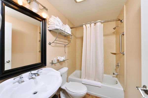 Dana Point Marina Inn image 26